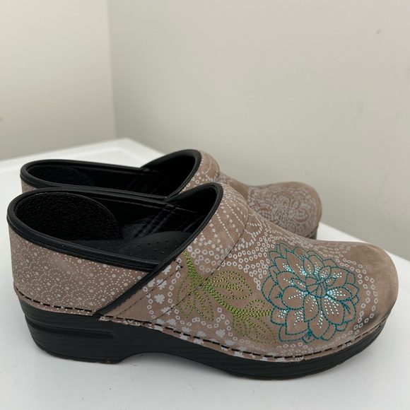 Dansko Embroidered Clogs Tan Size 5.5 - 6 US 36 EU - Picture 4 of 13